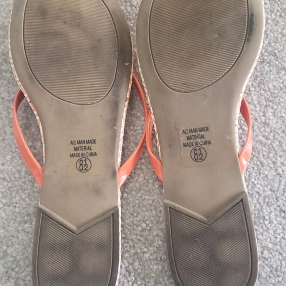 Soda Women Flip Flops - Picture 2 of 7